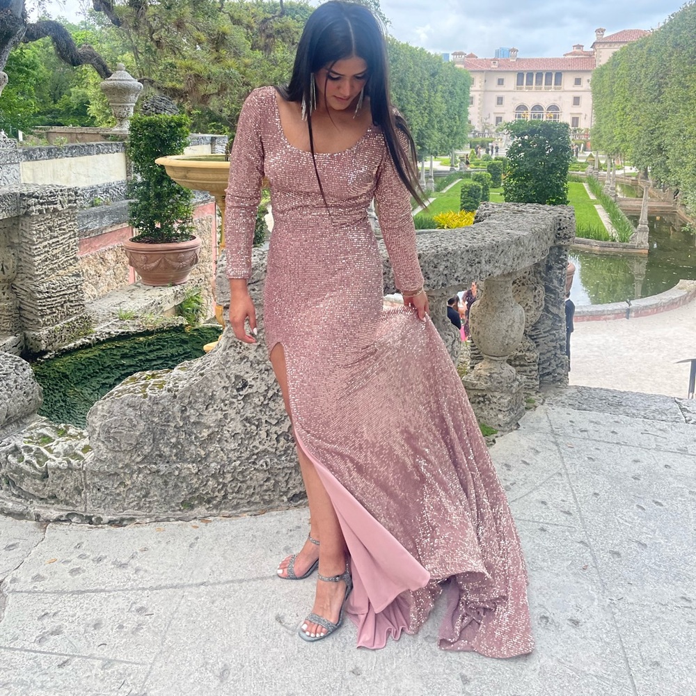 ALAMOUR ROSEGOLD GOWN - Picture 2 of 4